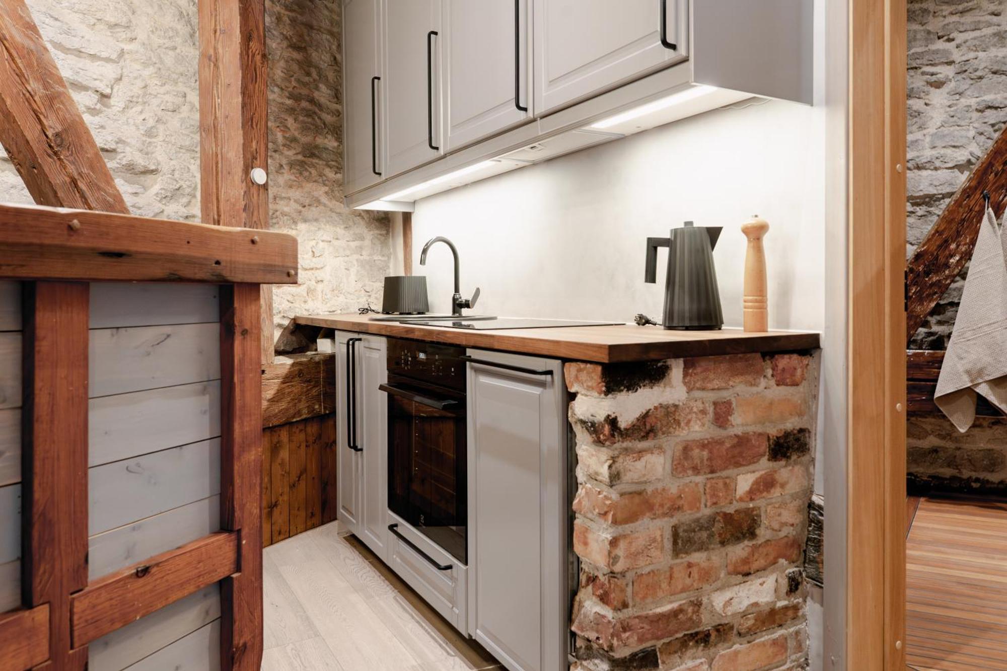 Stunning Three-level In Historic Old Town Apartamento *