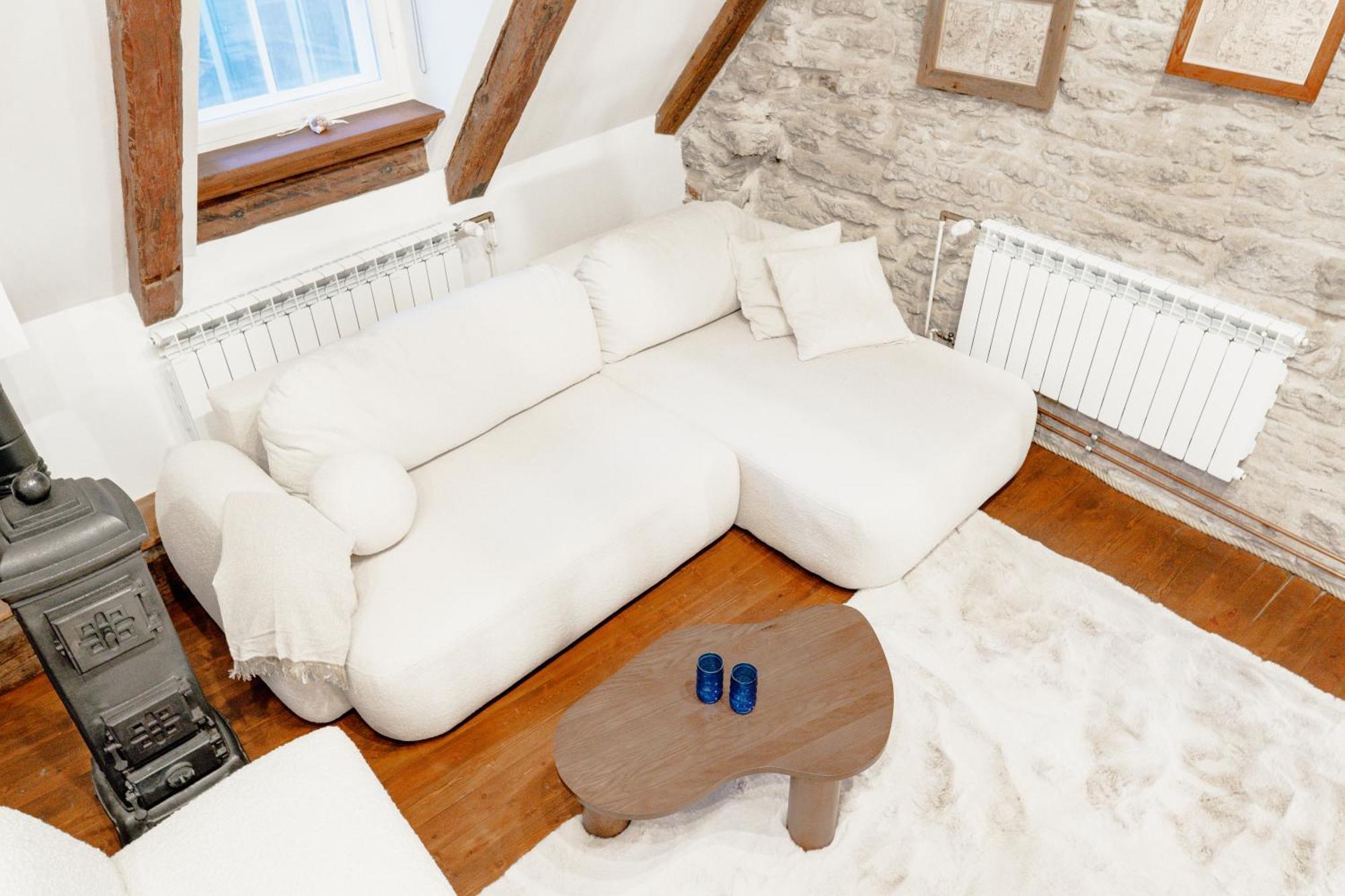 Stunning Three-level In Historic Old Town Tallin