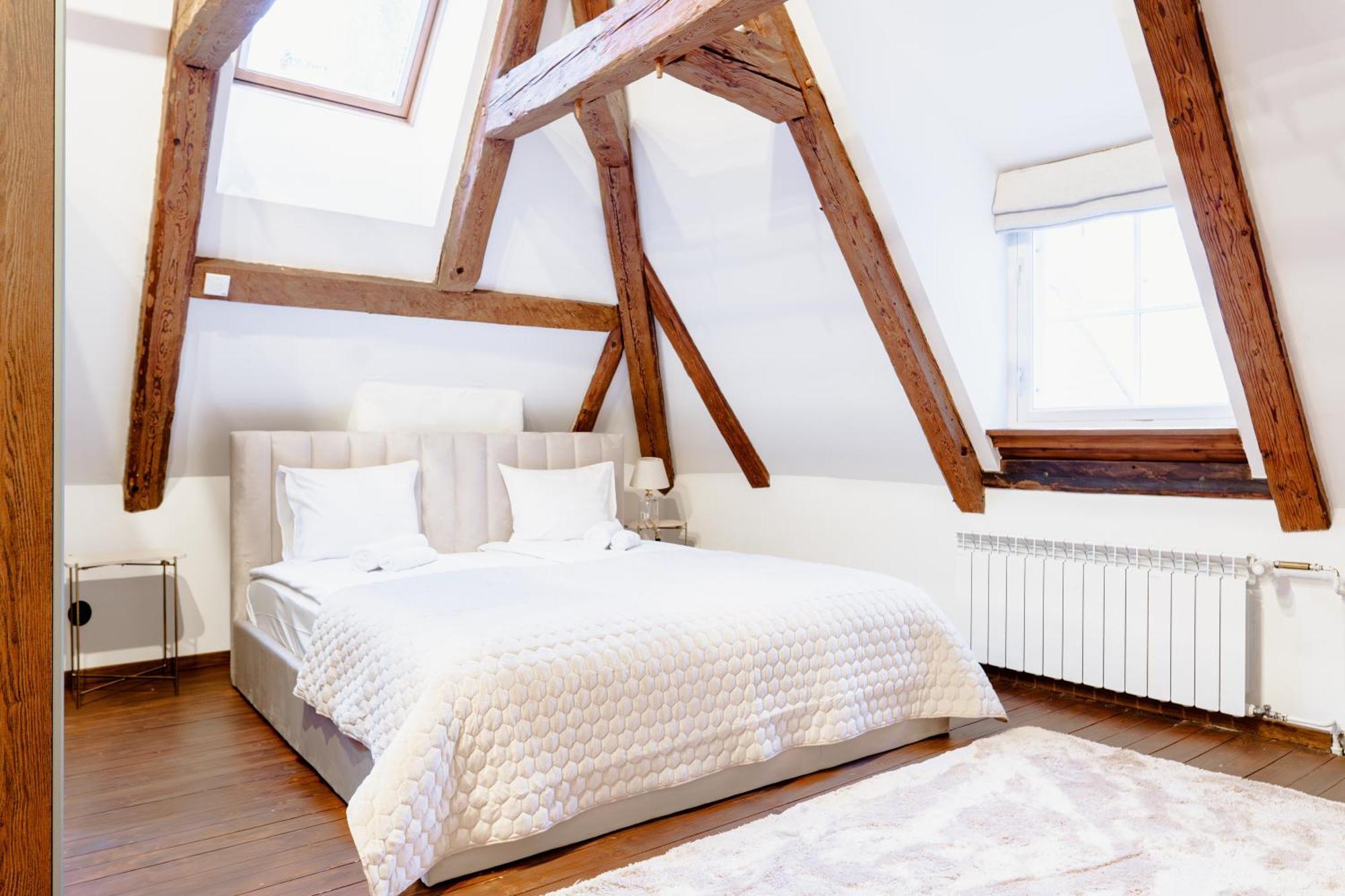 Stunning Three-level In Historic Old Town Apartamento *
