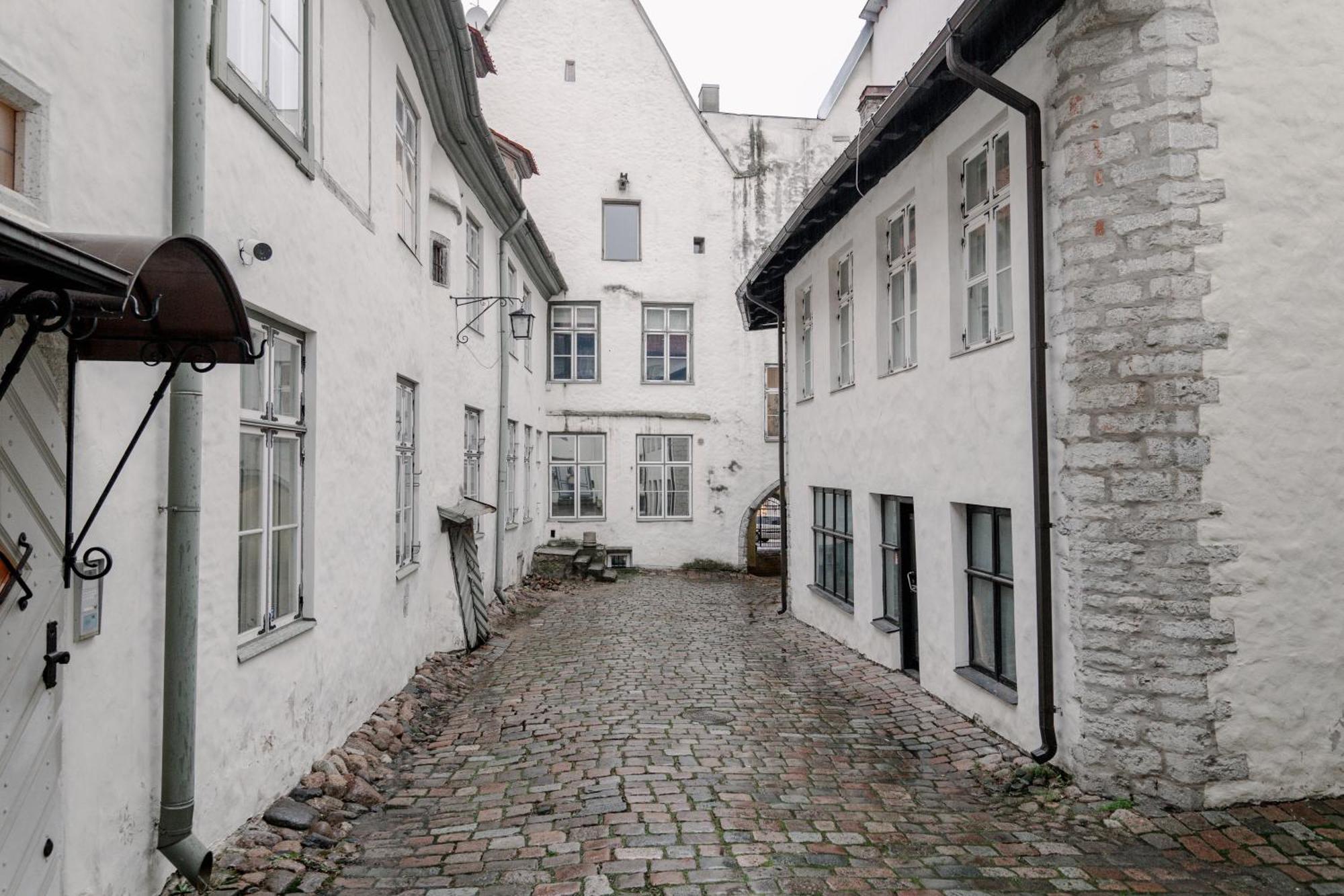 Stunning Three-level In Historic Old Town Apartamento Tallin